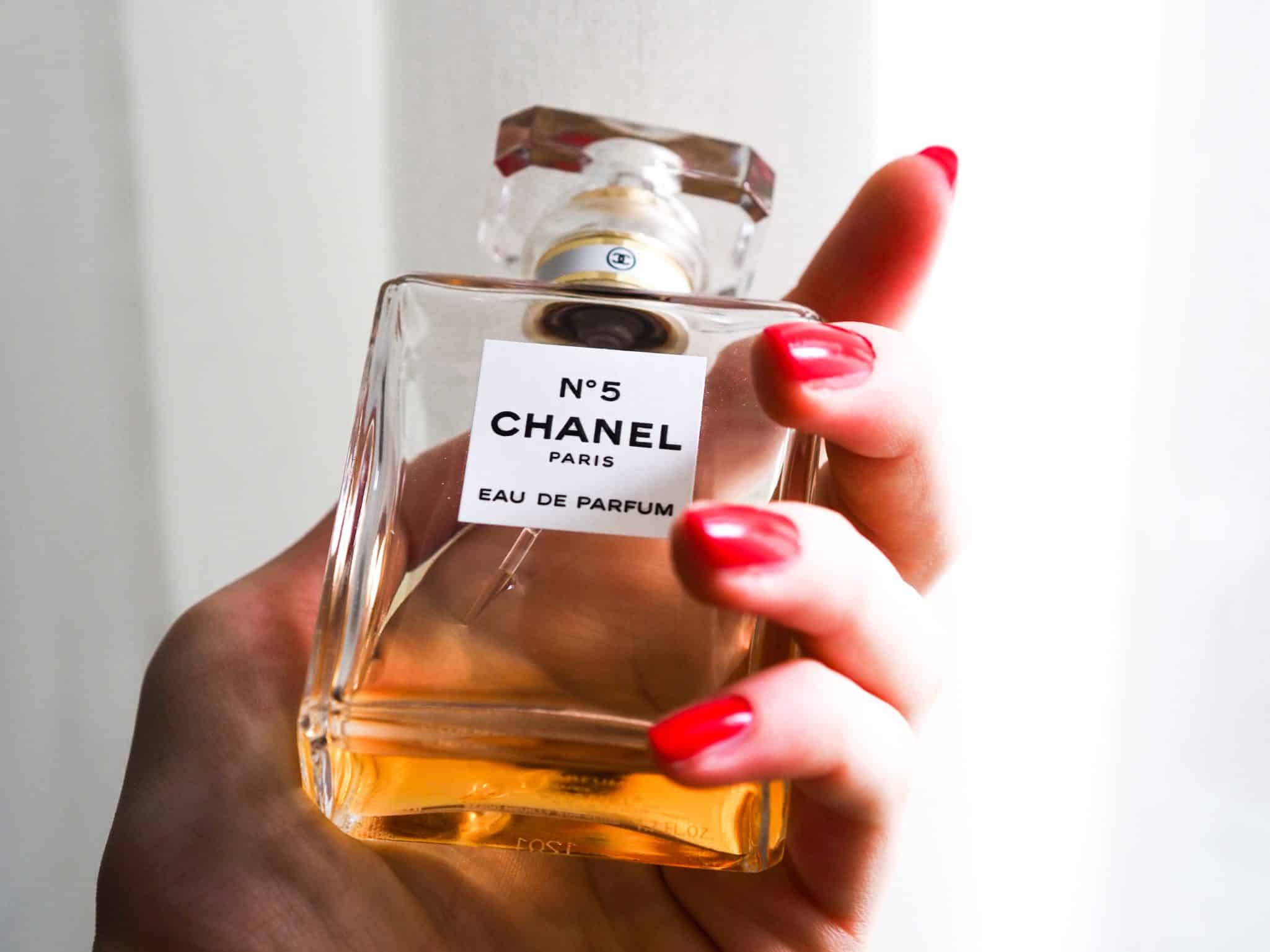 Read more about the article Kako pronaći savršeni parfem: Vodič za odabir mirisa koji odgovara vašem stilu i ličnosti